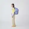 SATCH Schulrucksack pack 80s Dance Vorderansicht Mädchen von der Seite