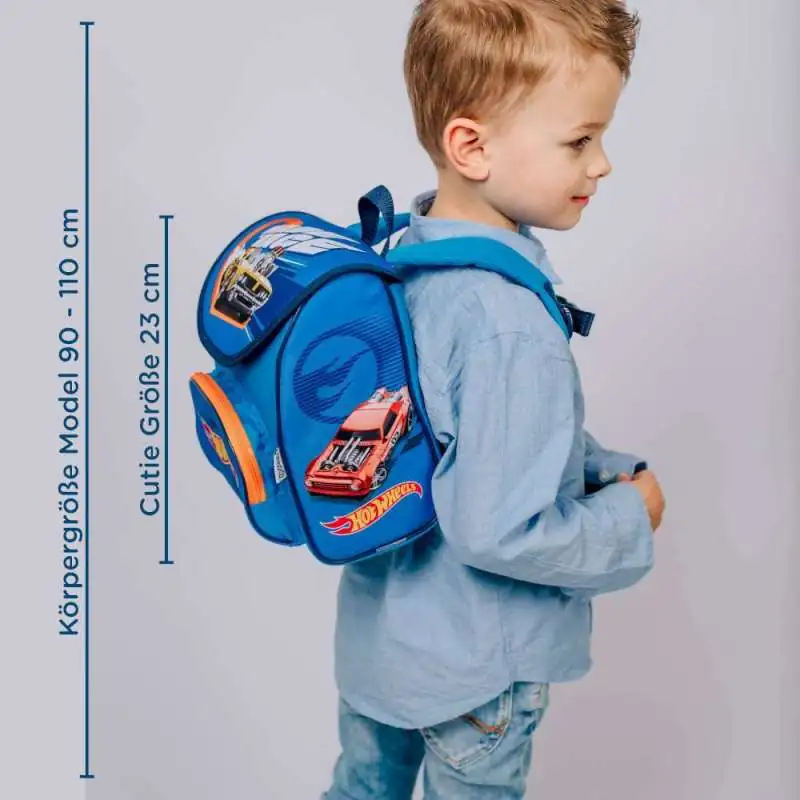SCOOLI Vorschulranzen Cutie Hot Wheels mit Kind seitlich
