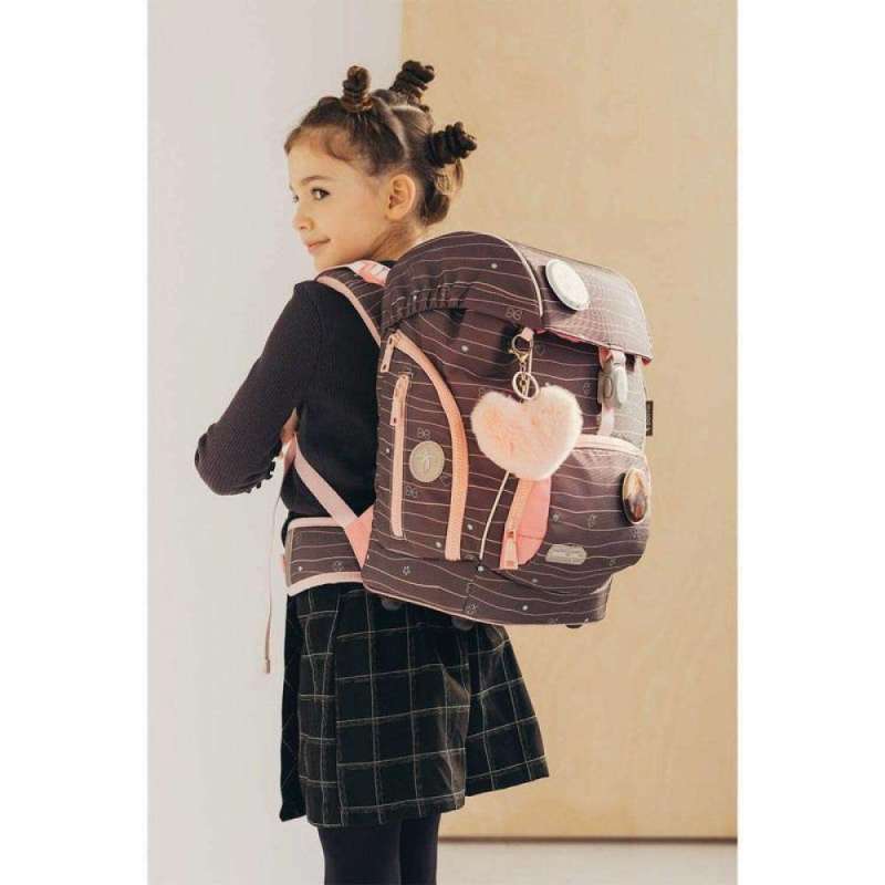 BELMIL Schulranzen COMFY PLUS Set 5 tlg - Mint Kind mit Schulranzen Rückansicht