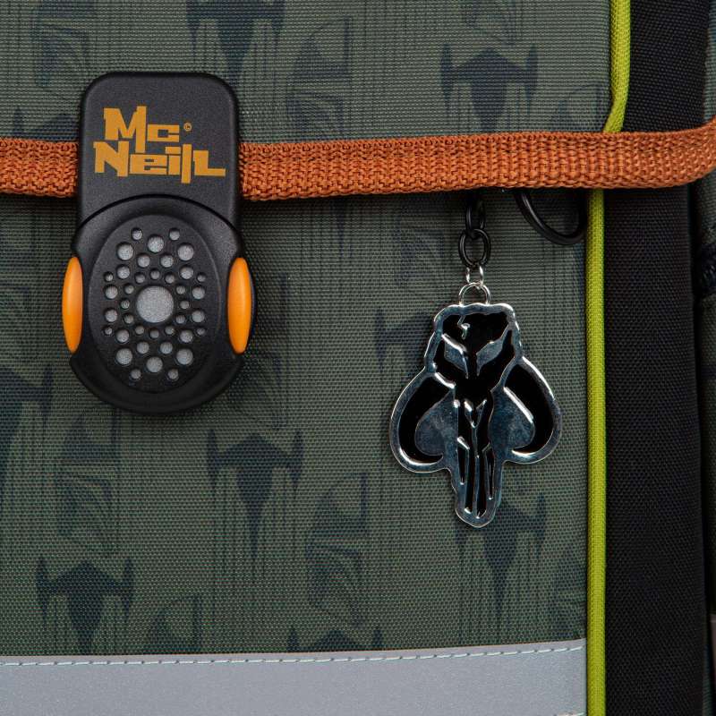 MC NEILL Schulranzen PERFECTO DISNEY Set 5 tlg - Star Wars Mandalorian Ansicht mit Charms
