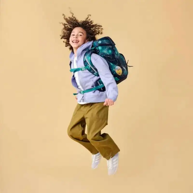 ERGOBAG Schulranzen Set 5 tlg CUBO - RaumfahrBär Kind mit Schulranzen Front