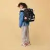 ERGOBAG Schulranzen Set 5 tlg CUBO - Super ReflektBär Kind mit Schulranzen Rückansicht