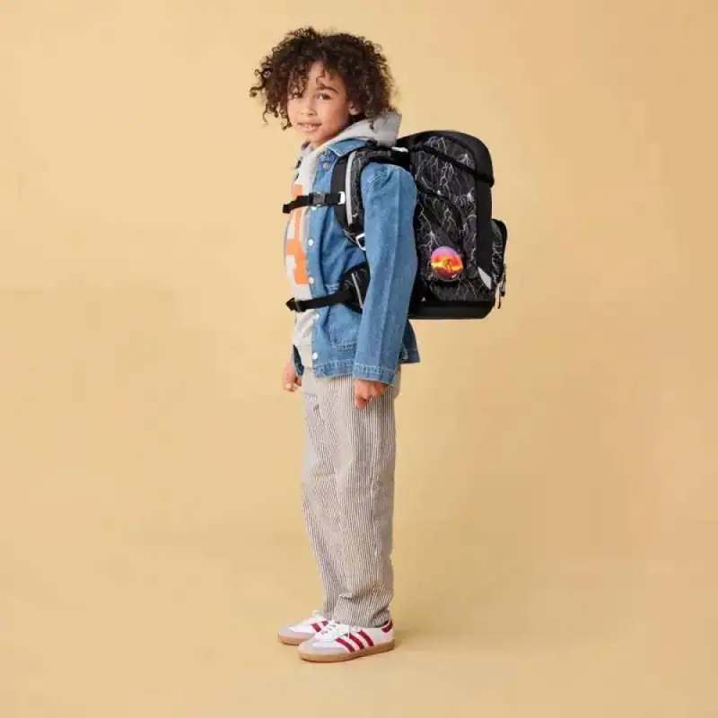 ERGOBAG Schulranzen Set 5 tlg CUBO - Super ReflektBär seitliche Ansicht