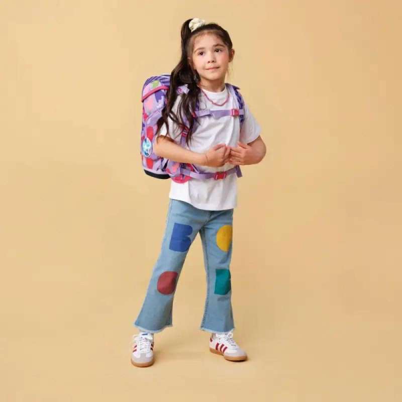 ERGOBAG Schulranzen Set 5 tlg CUBO - BlütenzauBär Kind mit Schulranzen Front