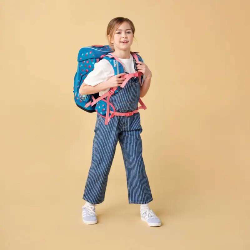 ERGOBAG Schulranzen Set 5 tlg CUBO - VoltiBär Kind mit Schulranzen Front