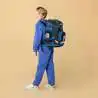 ERGOBAG Schulranzen Set 6 tlg CUBO LIGHT - VerfolgBärjagd Kind mit Schulranzen Rückansicht
