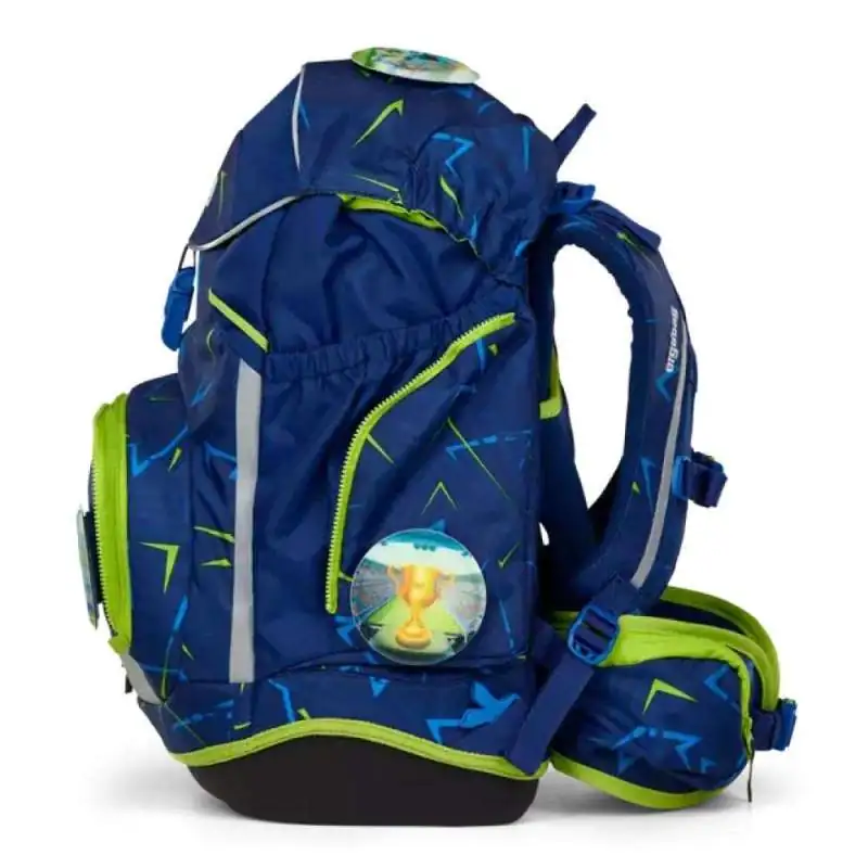 ERGOBAG Schulrucksack Set 6 tlg - SpitzenreitBär linke Seite