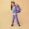 ERGOBAG Schulrucksack Set 6 tlg PACK - BlütenzauBär Kind mit Schulranzen seitliche Front