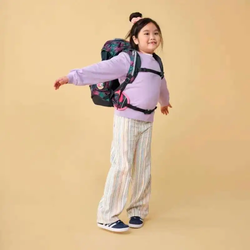 ERGOBAG Schulrucksack Set 6 tlg PACK - KorallBär Kind mit Schulranzen Front