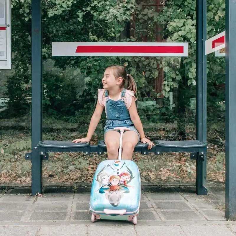SCOOLI Kinderkoffer Trolley 16' - Frozen Kind sitzend mit Koffer