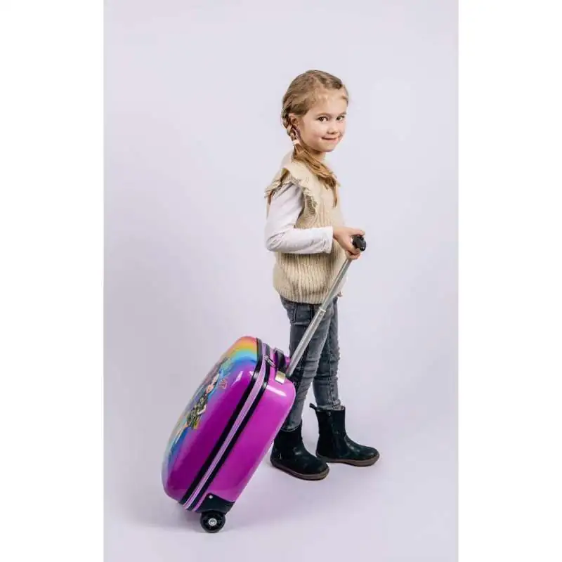SCOOLI Kinderkoffer Trolley 16' - Rainbow High Kind mit Kinderkoffer seitliche Ansicht