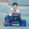 SCOOLI Schulranzen Set EasyFit 5 tlg - Spider Man Kind mit Schulranzen sitzend