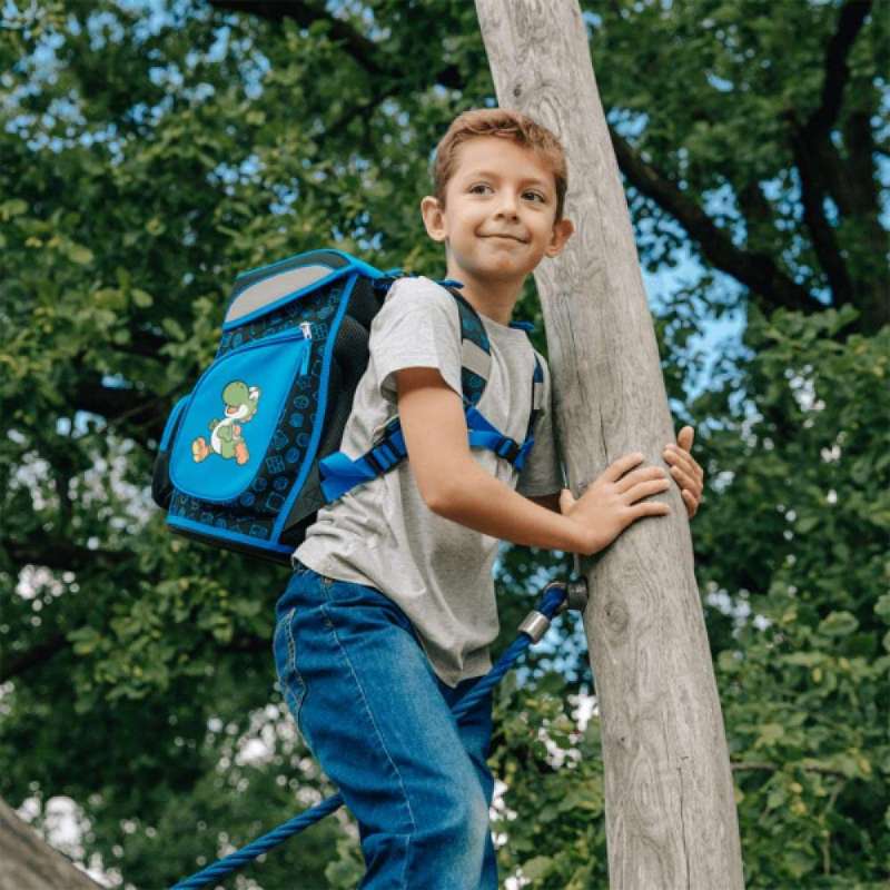 SCOOLI Schulranzen Set EasyFit 5 tlg - Super Mario Kind mit Schulranzen am Baum
