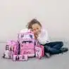 SCOOLI Schulranzen Set EasyFit 5 tlg - Barbie Kind mit Schulranzen sitzend
